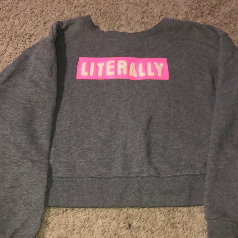 Cropped sweatshirt, oversized